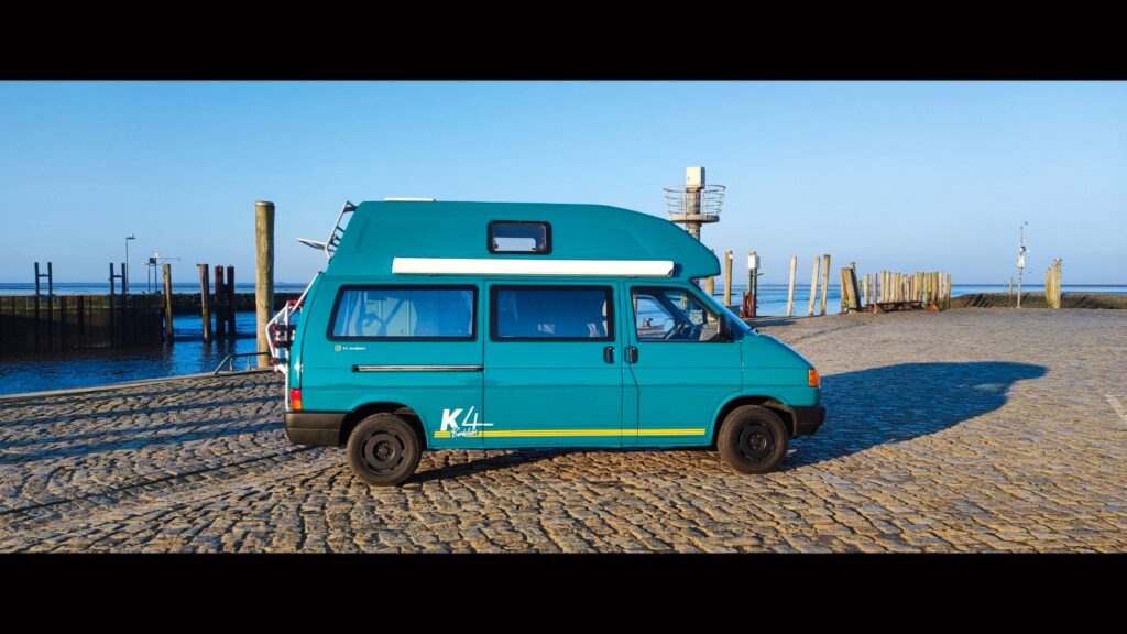 T4-california-club-Seitenansicht-Beifahrerseite-ganzer-Bus